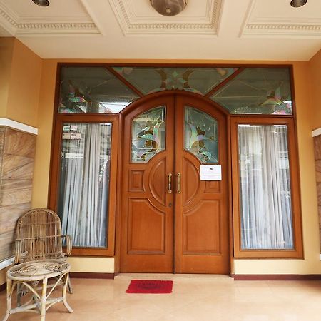 Maharani Guesthouse Tebet Syariah Jakarta Exterior foto