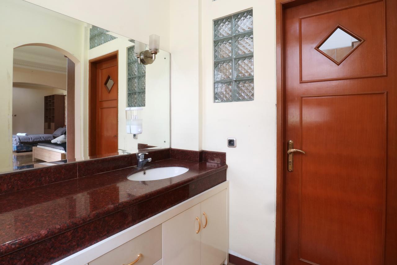 Maharani Guesthouse Tebet Syariah Jakarta Exterior foto